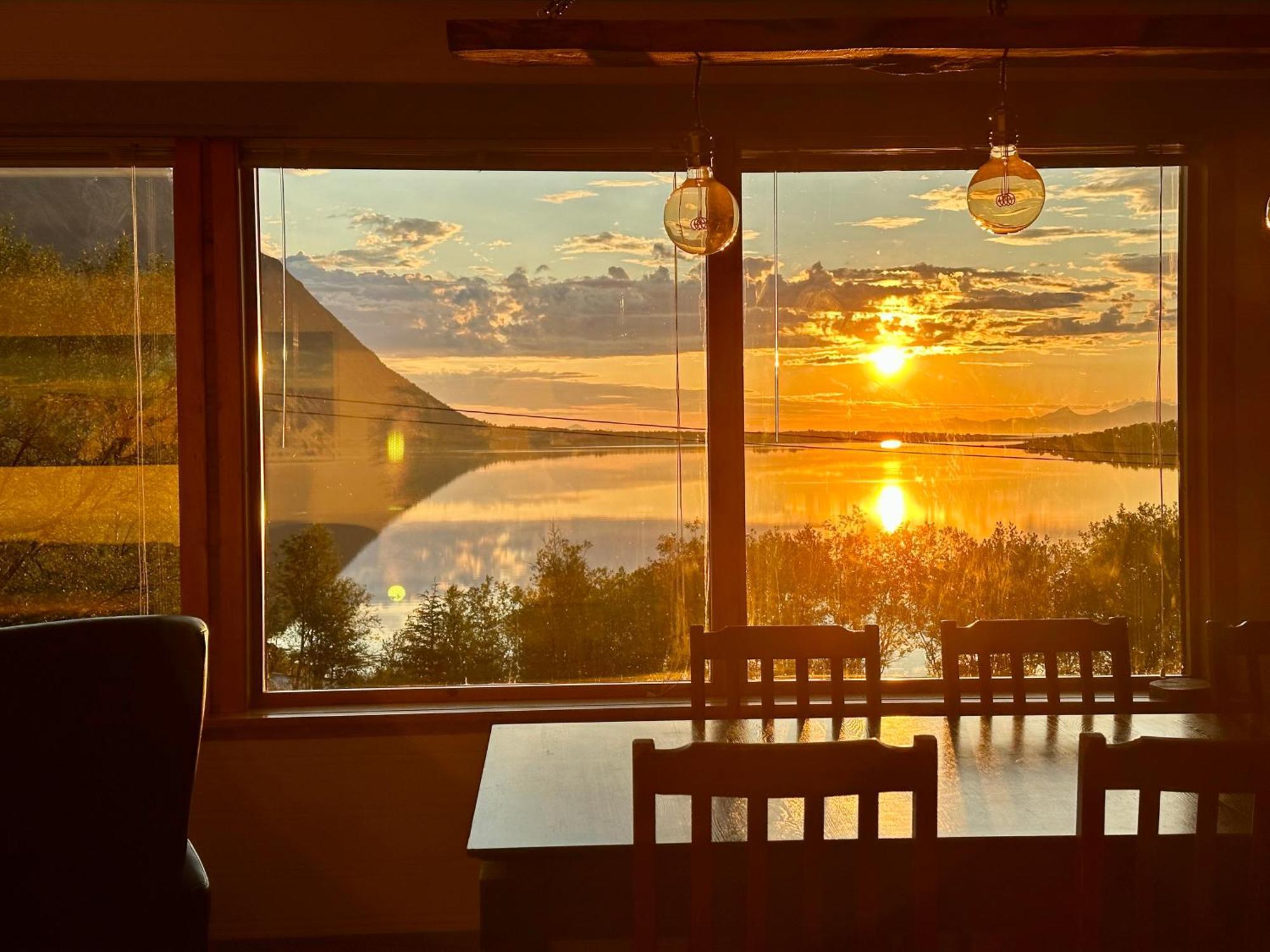 Lofoten Red Villa Laupstad ภายนอก รูปภาพ